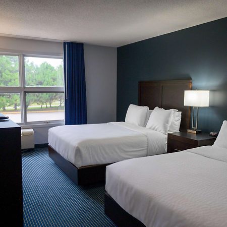 Days Inn By Wyndham Sarnia Harbourfront Extérieur photo