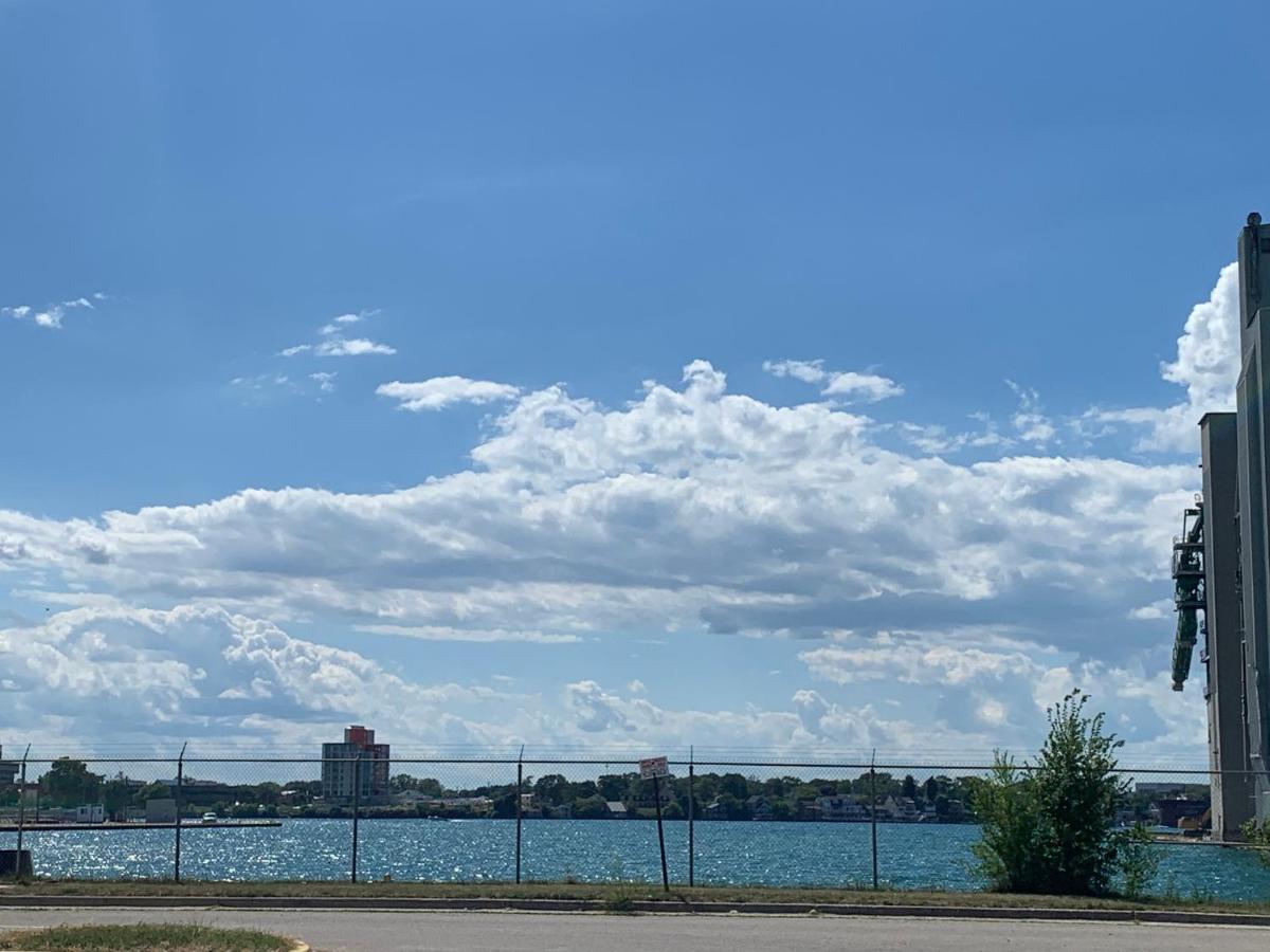 Days Inn By Wyndham Sarnia Harbourfront Extérieur photo