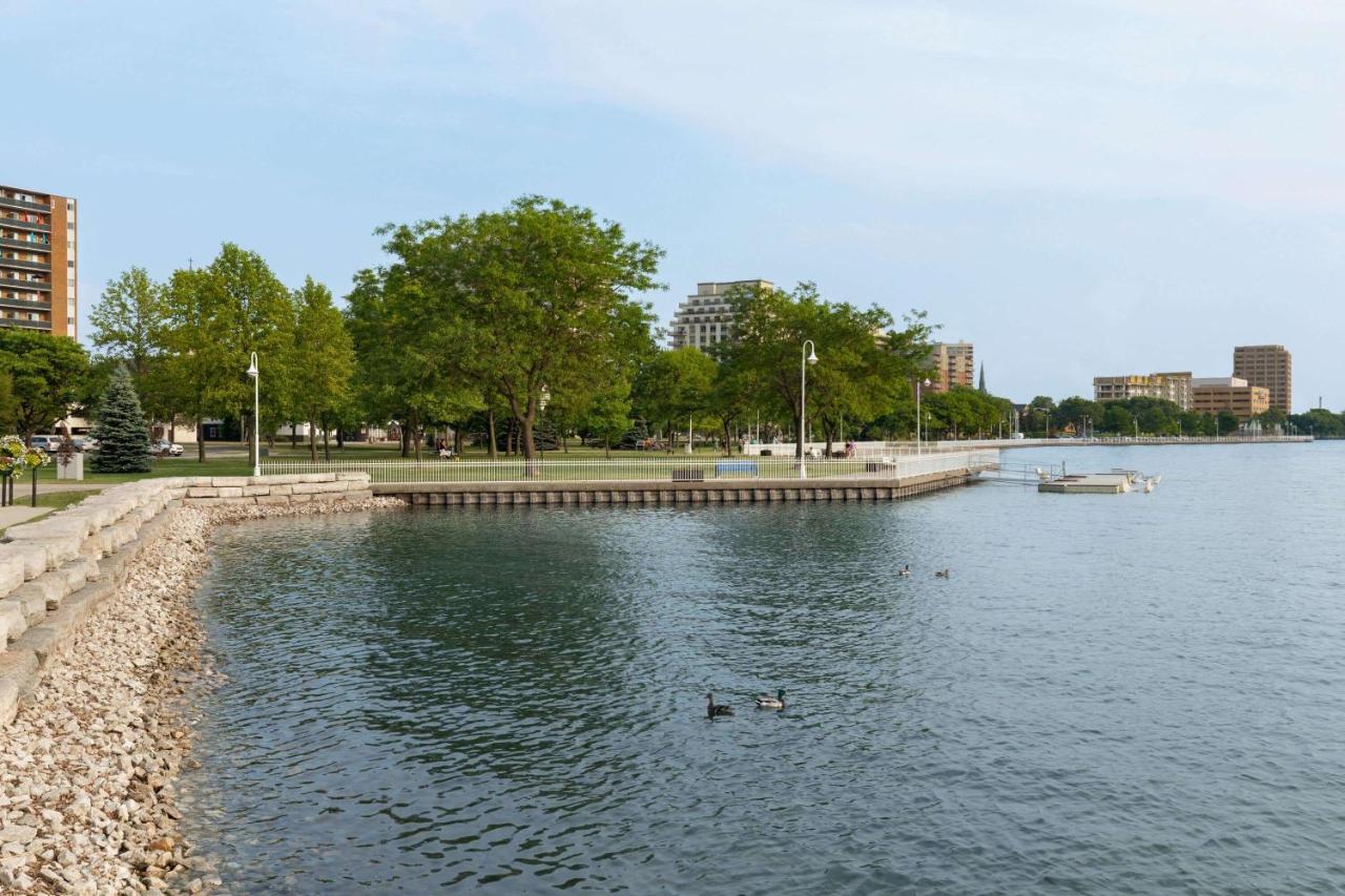 Days Inn By Wyndham Sarnia Harbourfront Extérieur photo