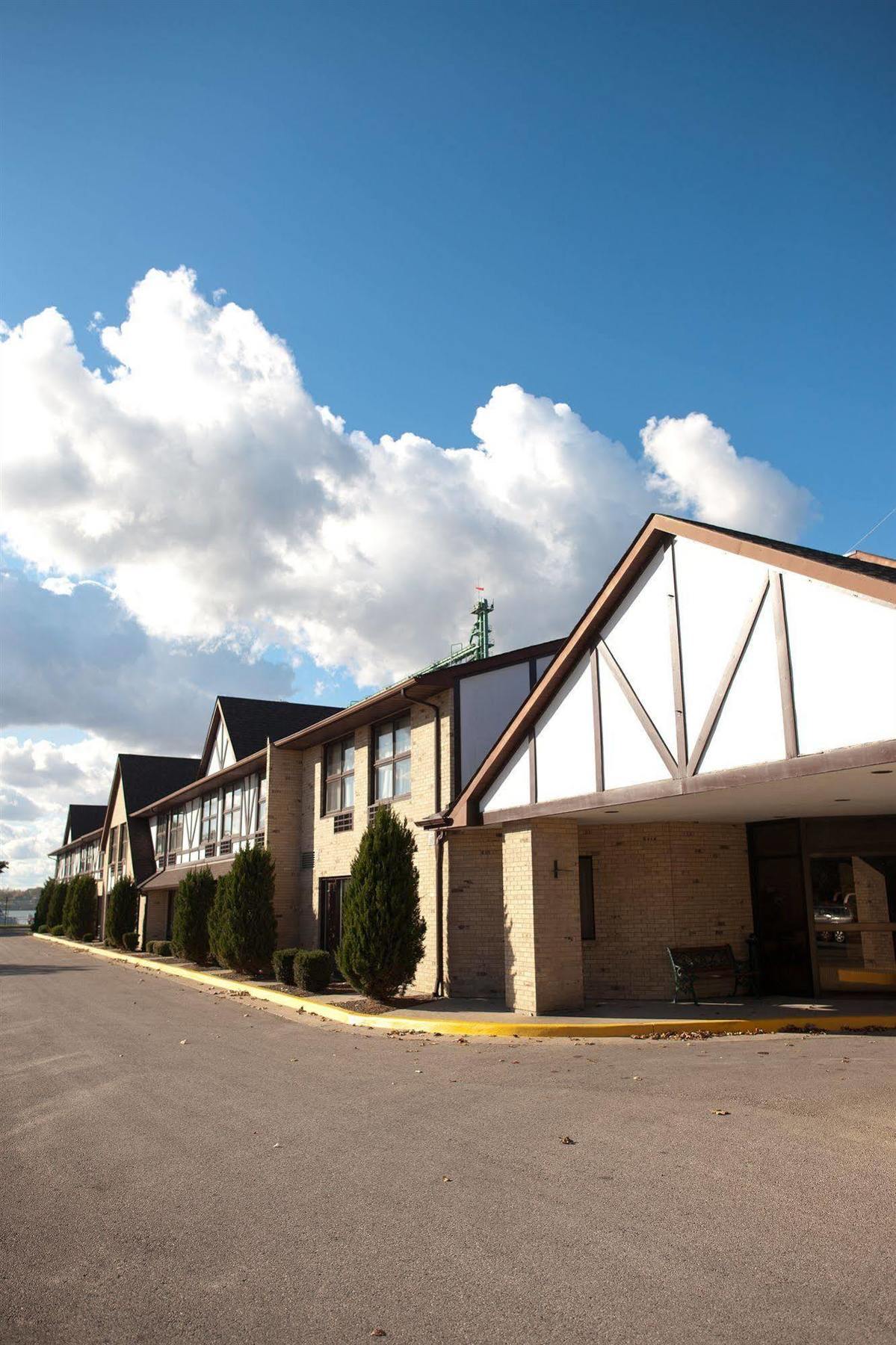 Days Inn By Wyndham Sarnia Harbourfront Extérieur photo