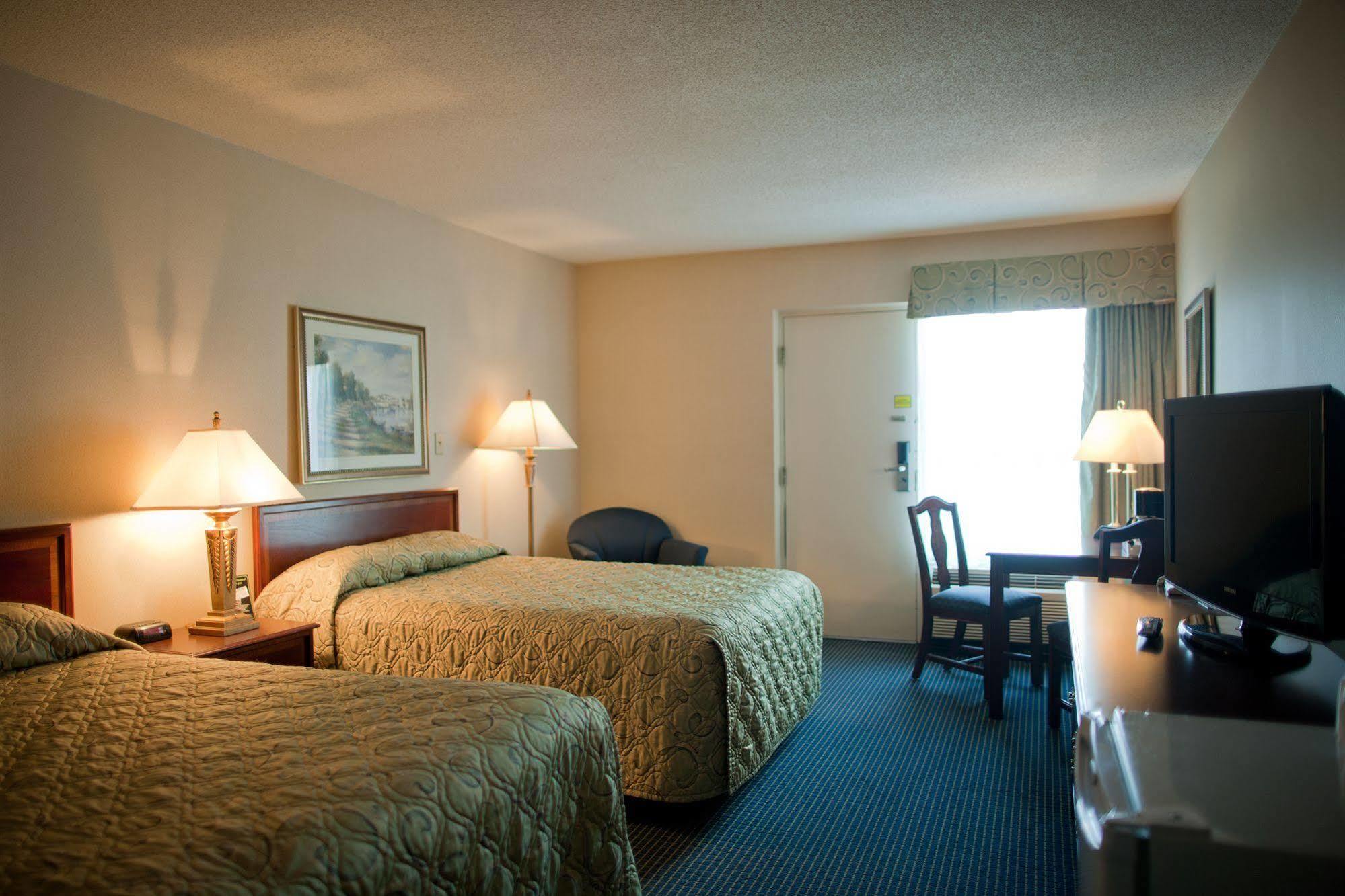 Days Inn By Wyndham Sarnia Harbourfront Extérieur photo