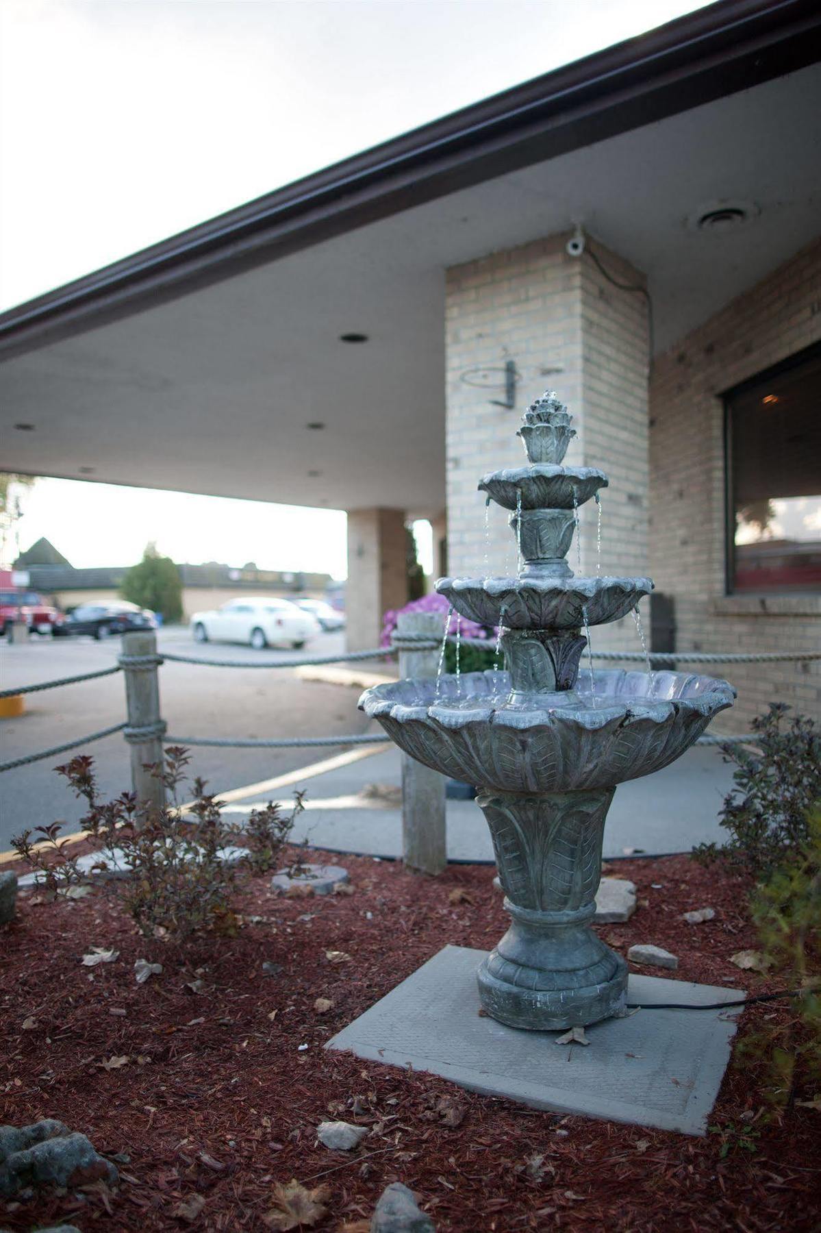 Days Inn By Wyndham Sarnia Harbourfront Extérieur photo